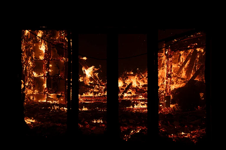 Red Alert Active As Fires Blaze Near Athens Amid Prolonged Heatwave - | Photo: AP